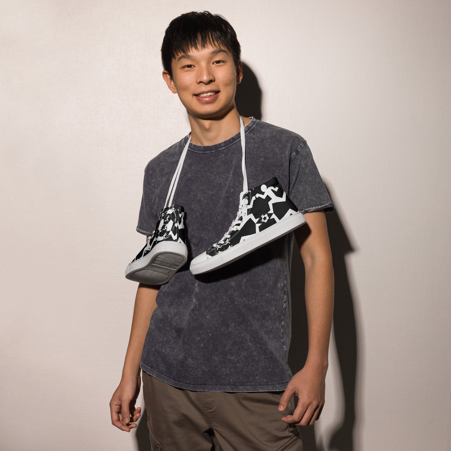 Men’s Soccer High Top Canvas Kicks