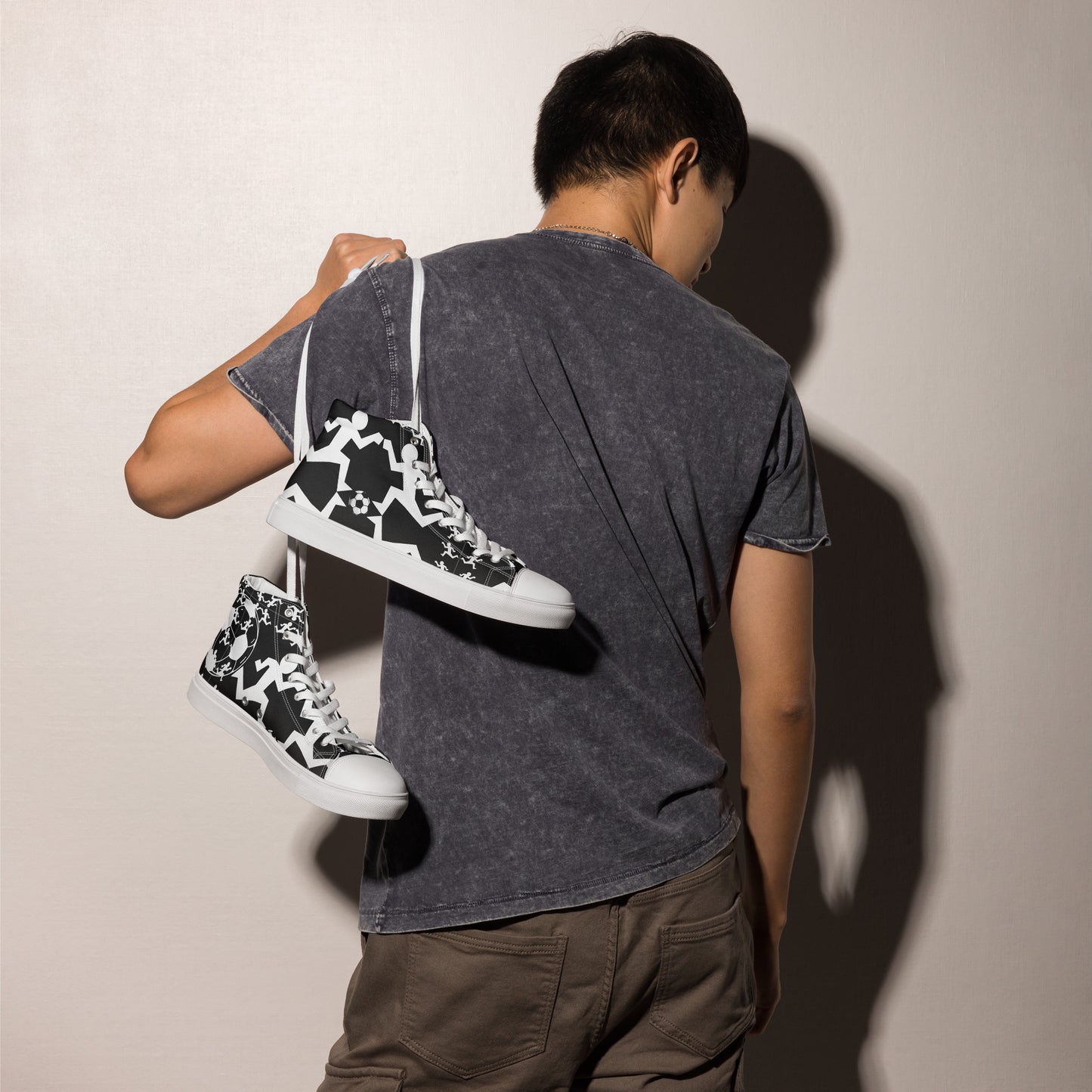 Men’s Soccer High Top Canvas Kicks